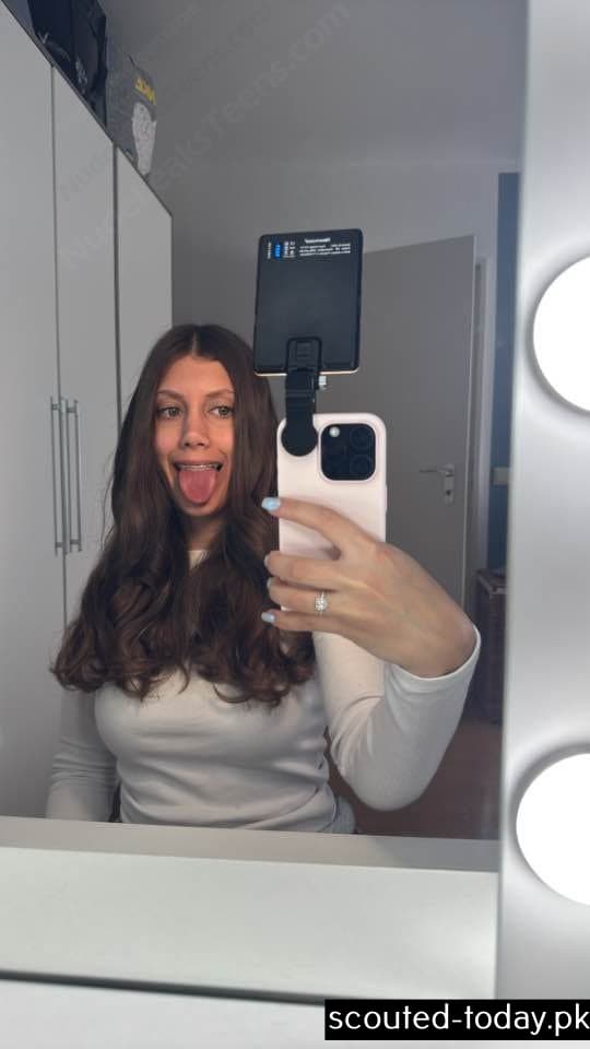 Carrie Holden - Leaked - image 1