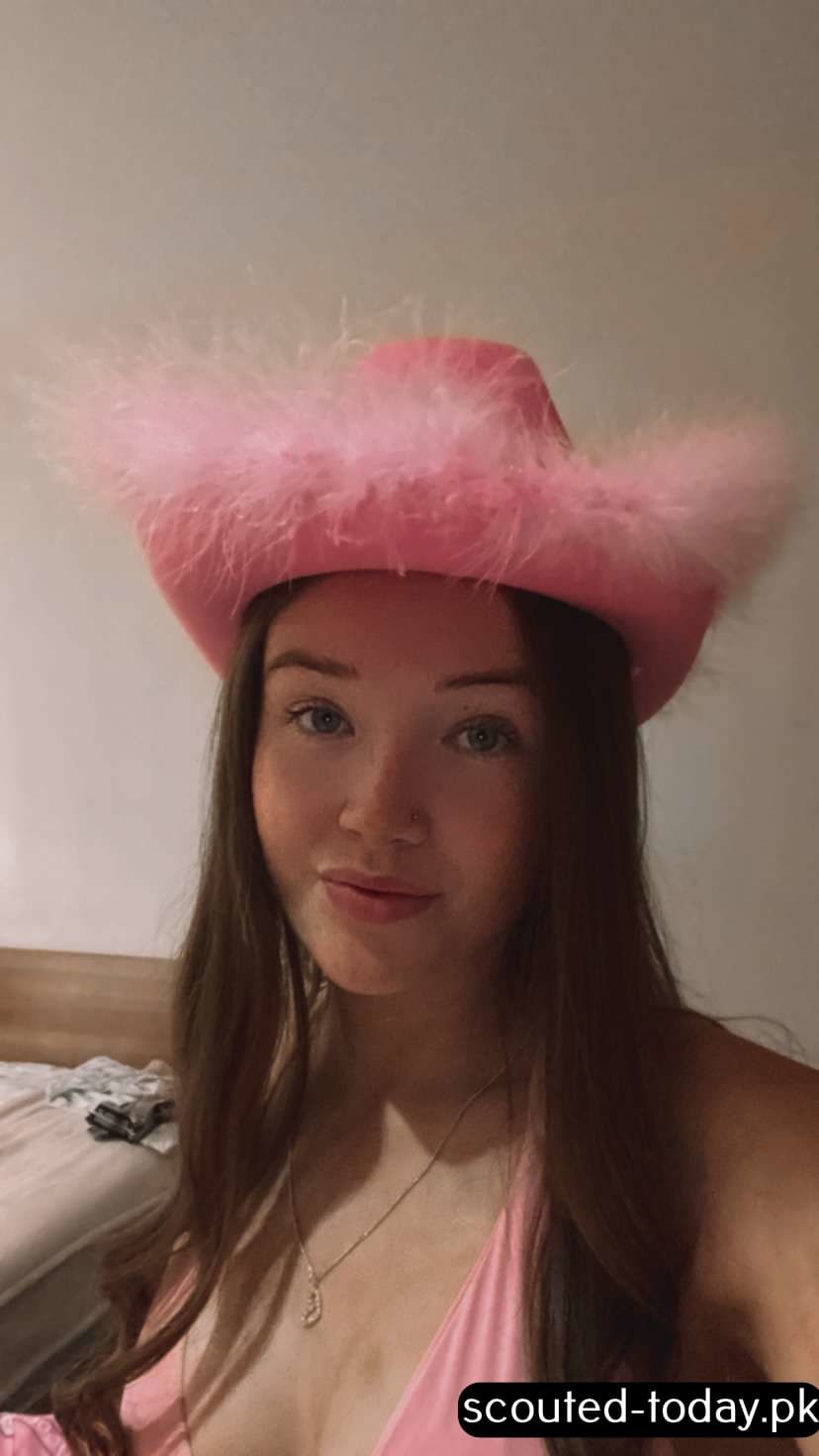 Laura Burton - Leaked - image 7