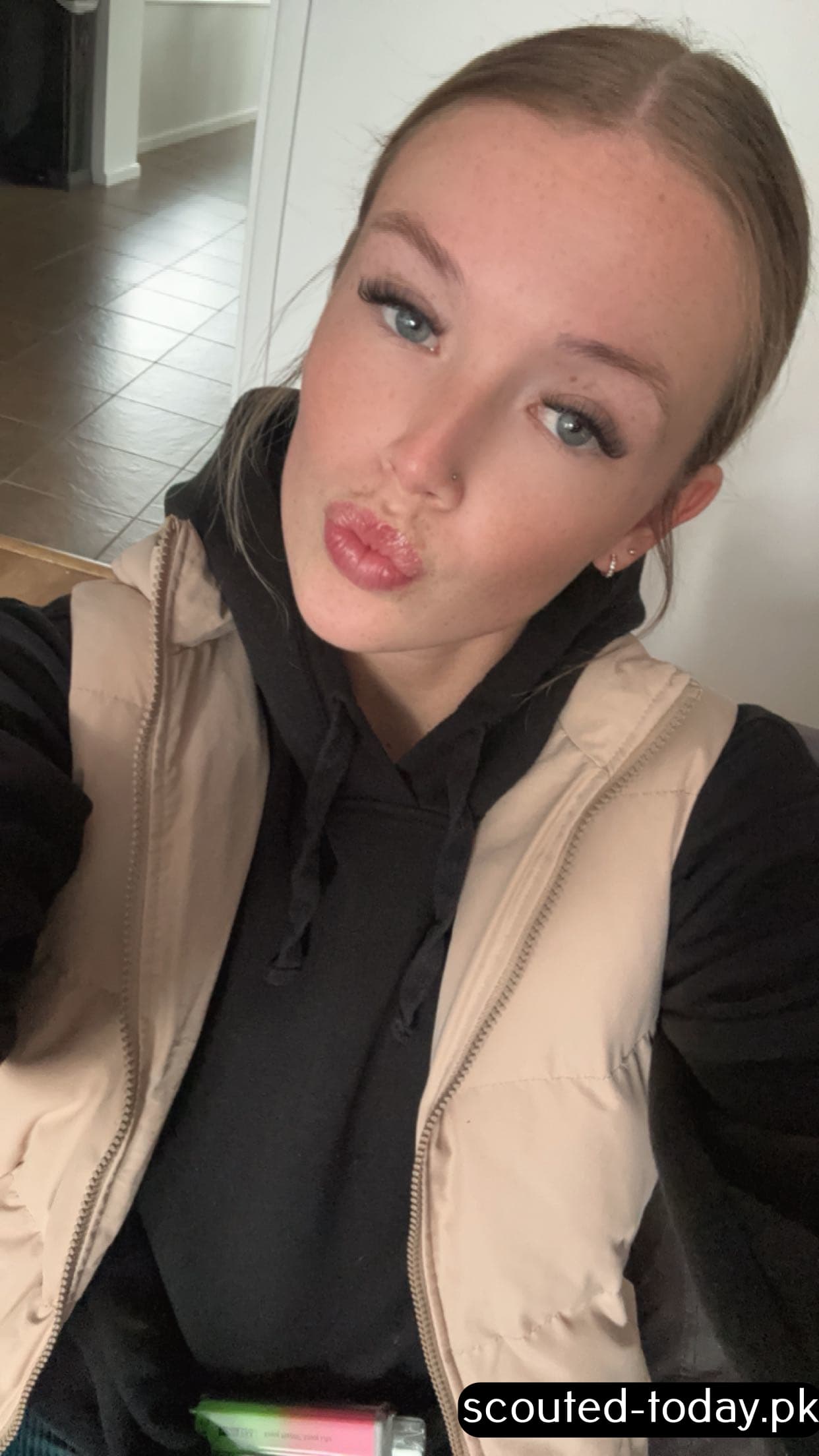 Laura Burton - Leaked - image 32